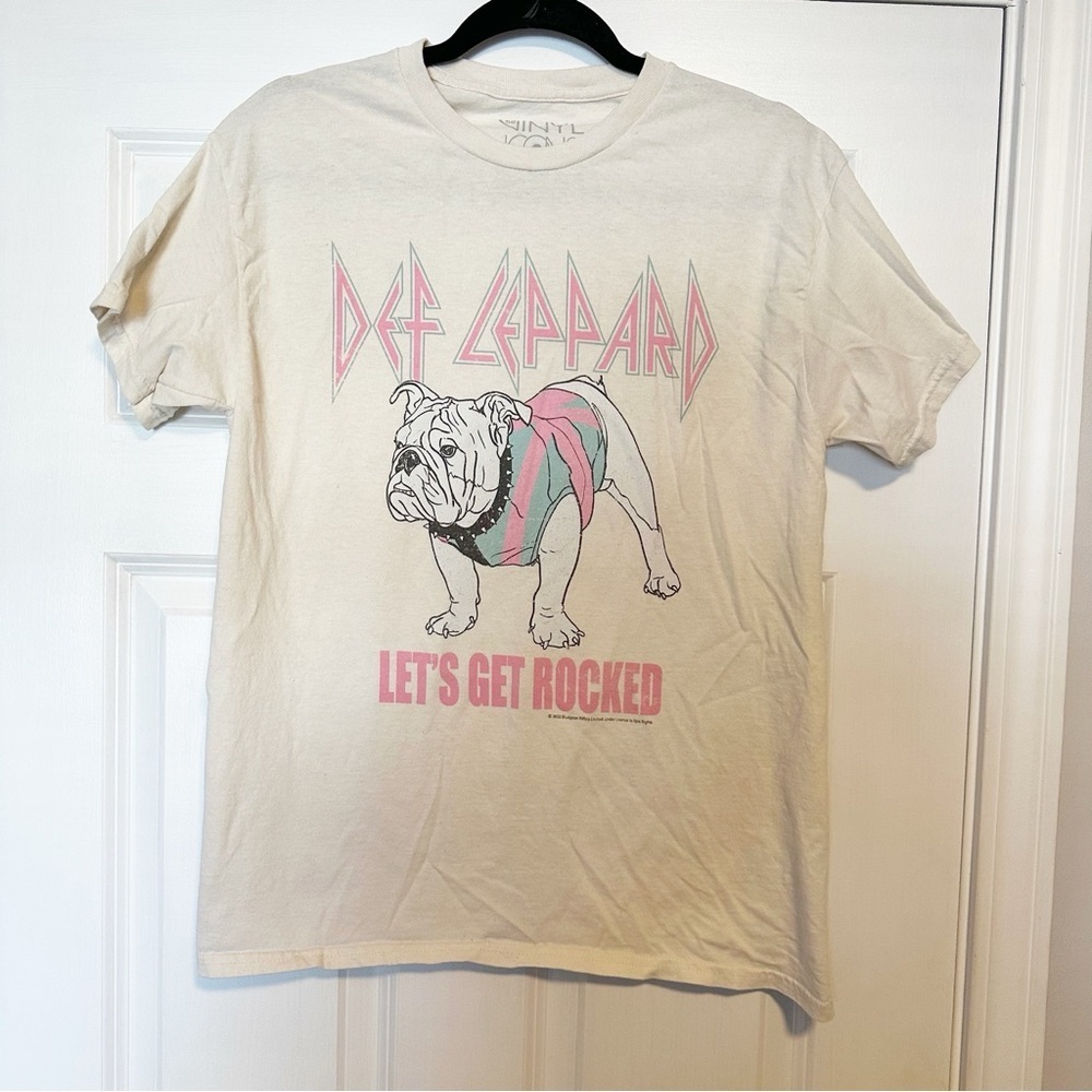 Def Leppard the vinyl icons graphic tee shirt.